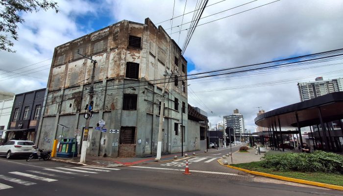 O prédio do antigo Moinho Santo Antônio está localizado no centro de Chapecó (3)