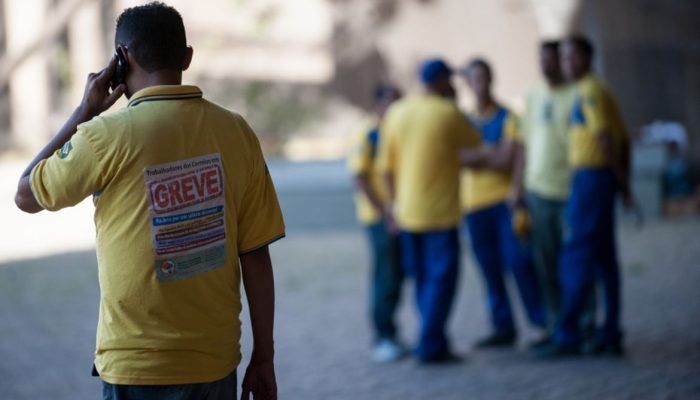 abr120913mcsp_6296_greve_correios