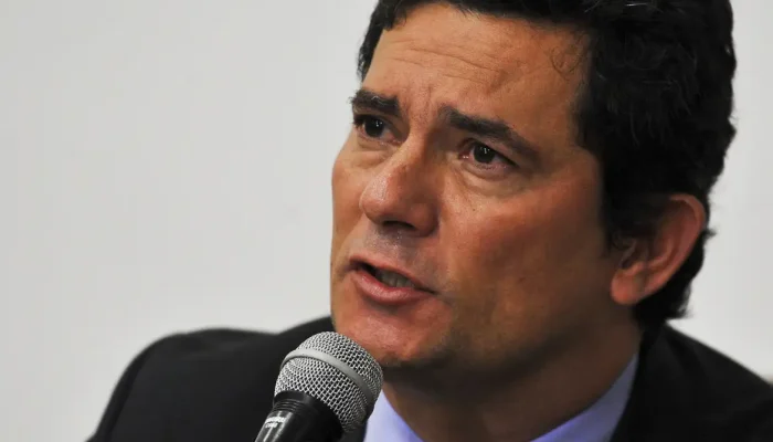 o_ministro_da_justica_e_seguranca_publica_sergio_moro_fala_a_imprensa_0424202564