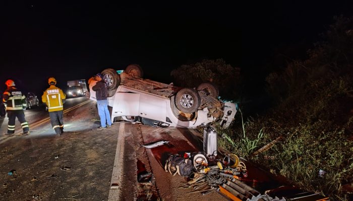 transito-capotamento-de-caminhonete-deixa-motorista-ferido-na-br-282-1-138